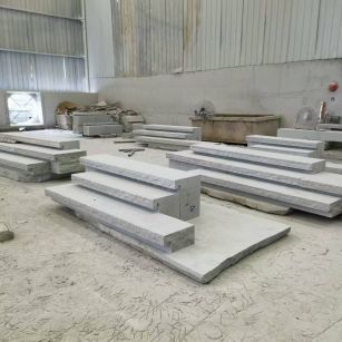 南宁 整石台阶（大面火烧+侧面自然面），出货前厂内拼装