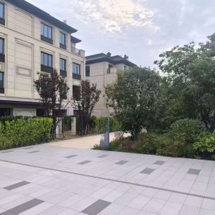 南宁 芝麻白与芝麻白搭配铺装，尺寸1200*600