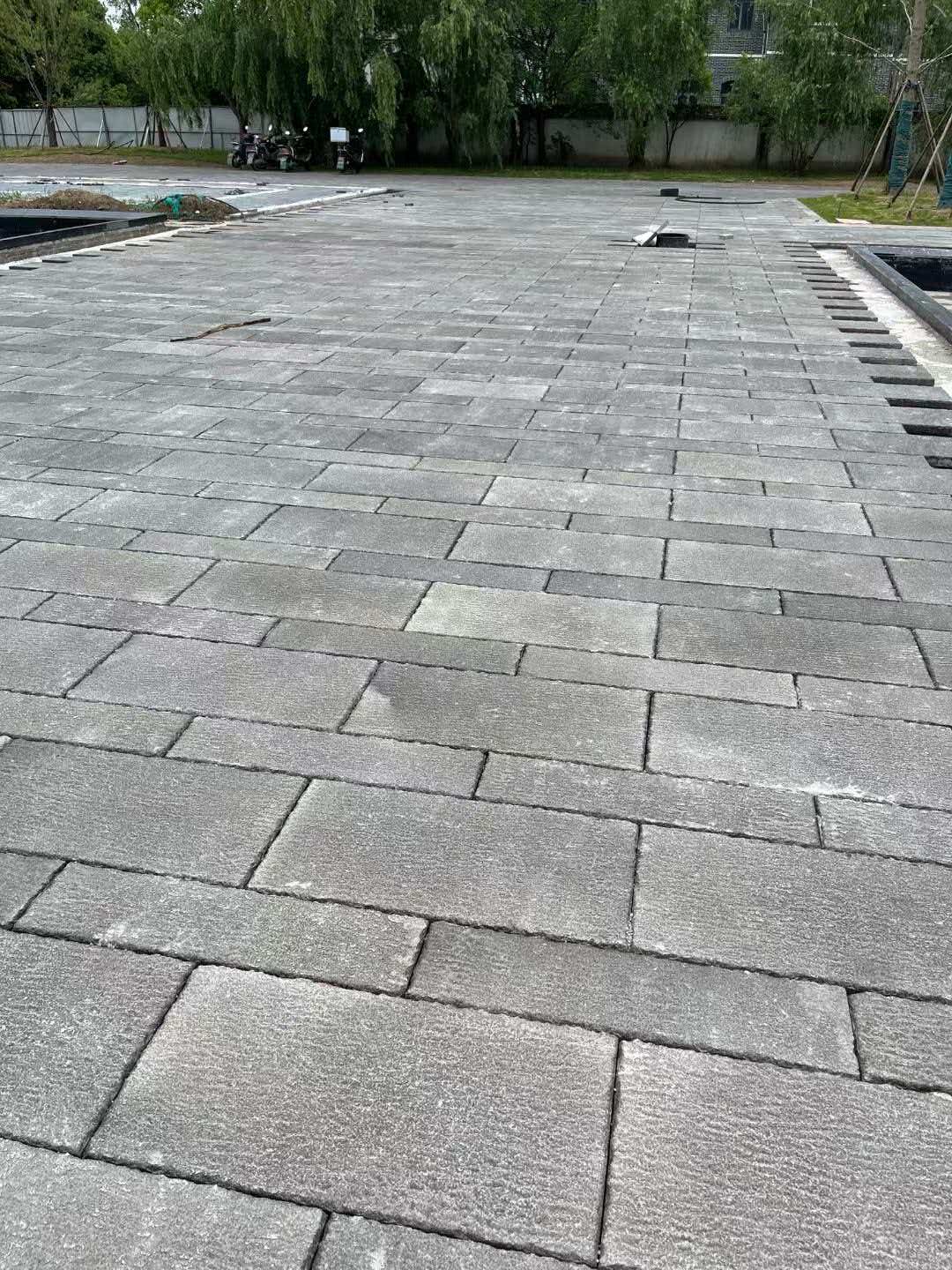 南宁 工地仿古石铺装现场实拍