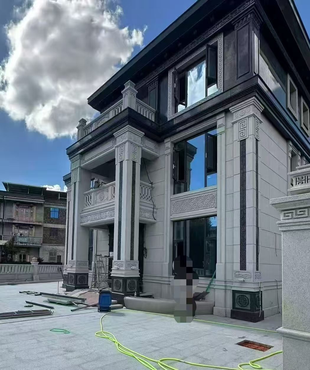 南宁 别墅干挂，芝麻白与芝麻黑完美配合