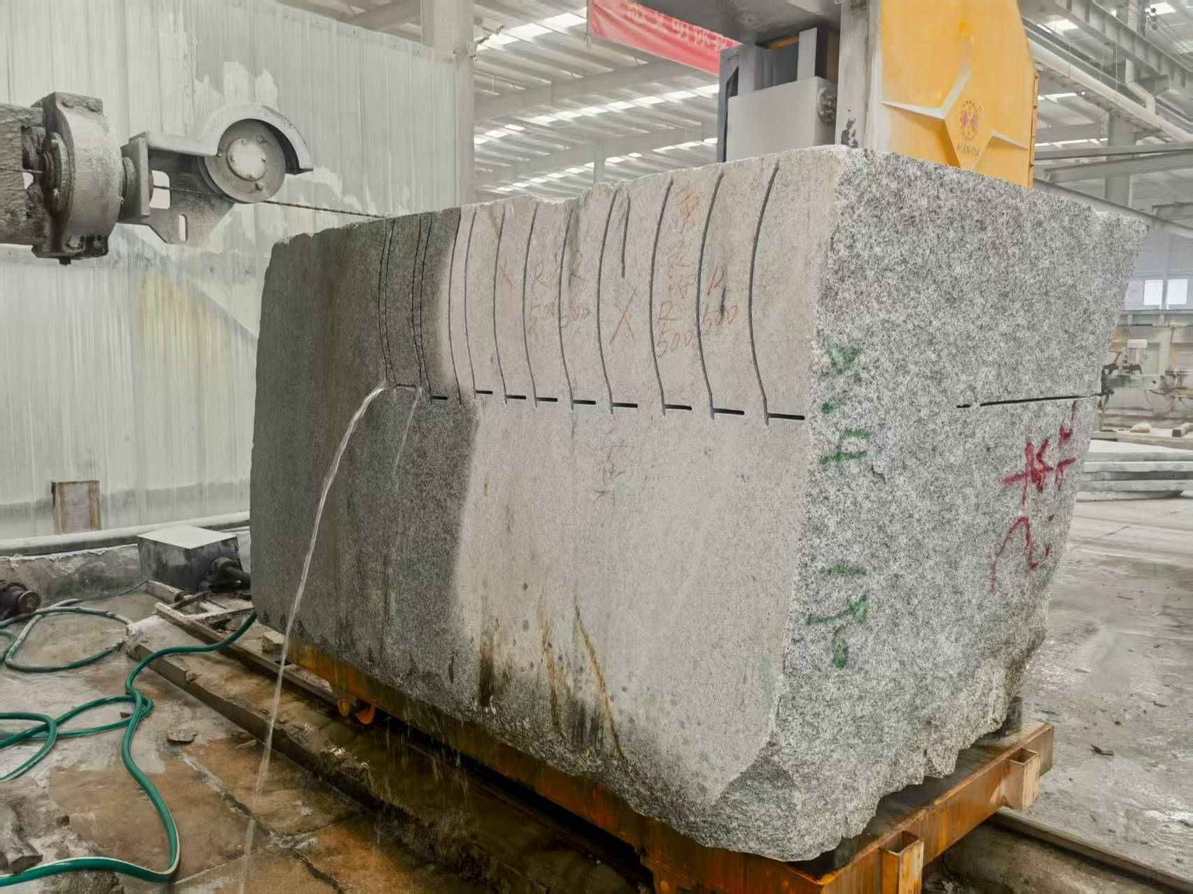 南宁 602，大花芙蓉白，绳锯加工弧形路沿石